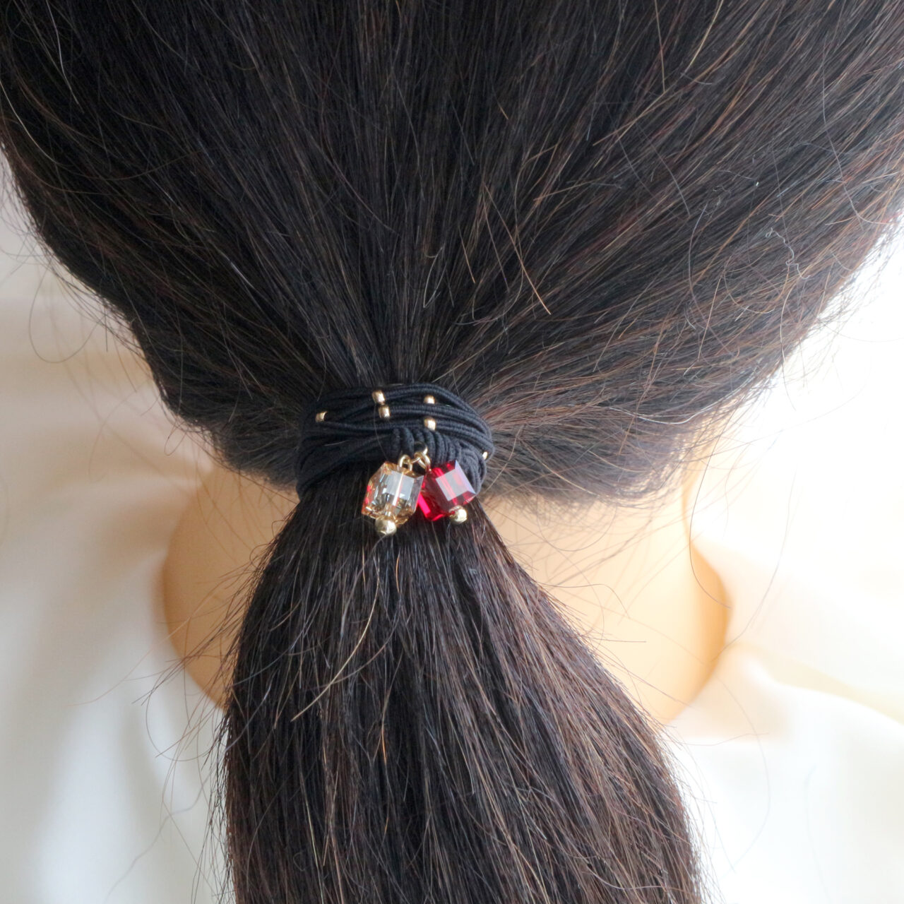 ちょこっとキューブのシンプルヘアゴム 小さめ オフィス 大人 ビーズ 四角 プレゼント 黒 ブラウン ベージュ